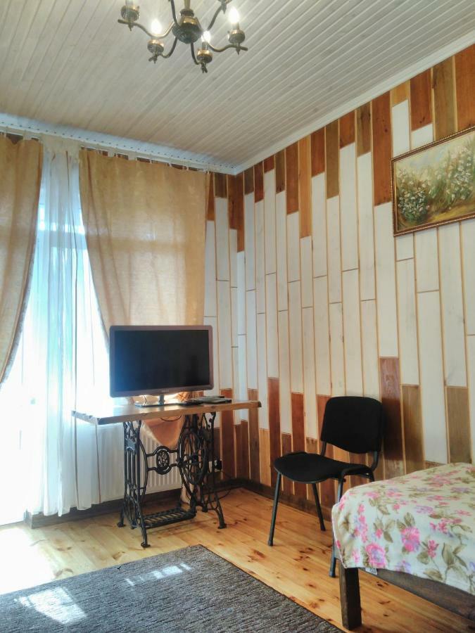 Отель "Swallow House" Tsjerkasy Buitenkant foto