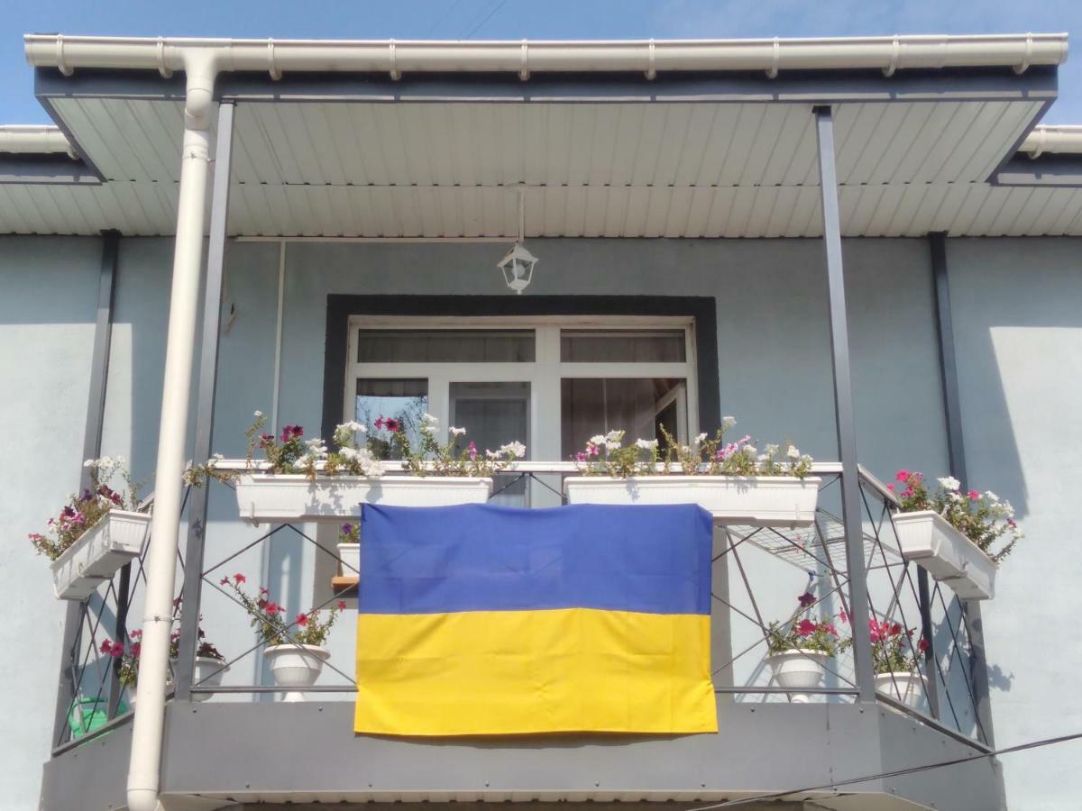 Отель "Swallow House" Tsjerkasy Buitenkant foto
